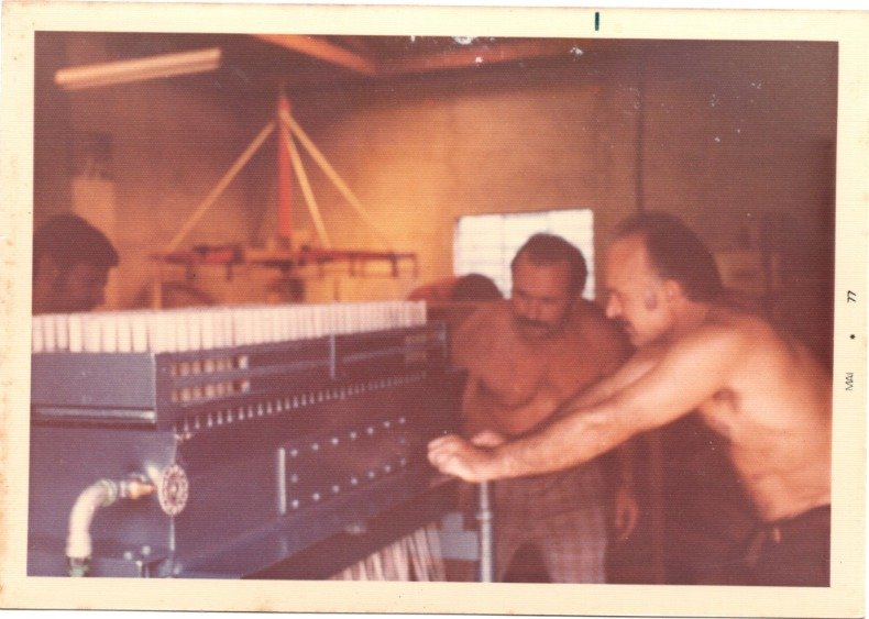 Gil Antônio Vanelli, Agenor Vanelli e Valdemar Rizzon na produção de velas em 1977