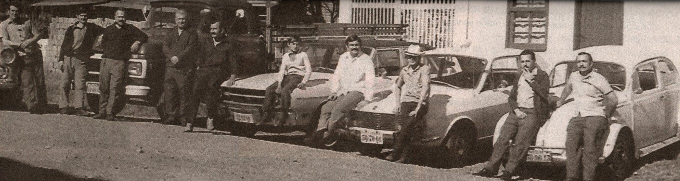 Joãozinho Maurina, Valdemar Rizzon, Gil Antônio Vanelli, Joaquin Domingos Vanelli, Juvenil Vanelli, Nestor Vanelli, Celso Vanelli, Aldo Benatto e Agenor Vanelli. Uma foto eternizada com familiares e amigos. Uma vasta documentação fotográfica faz parte de um rico acervo mantido pela empresa.